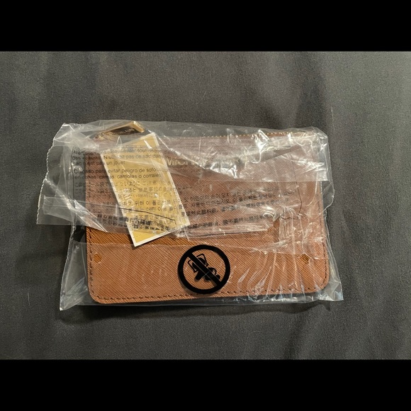 Michael Kors Jet Set Travel Wristlet - Picture 6 of 6